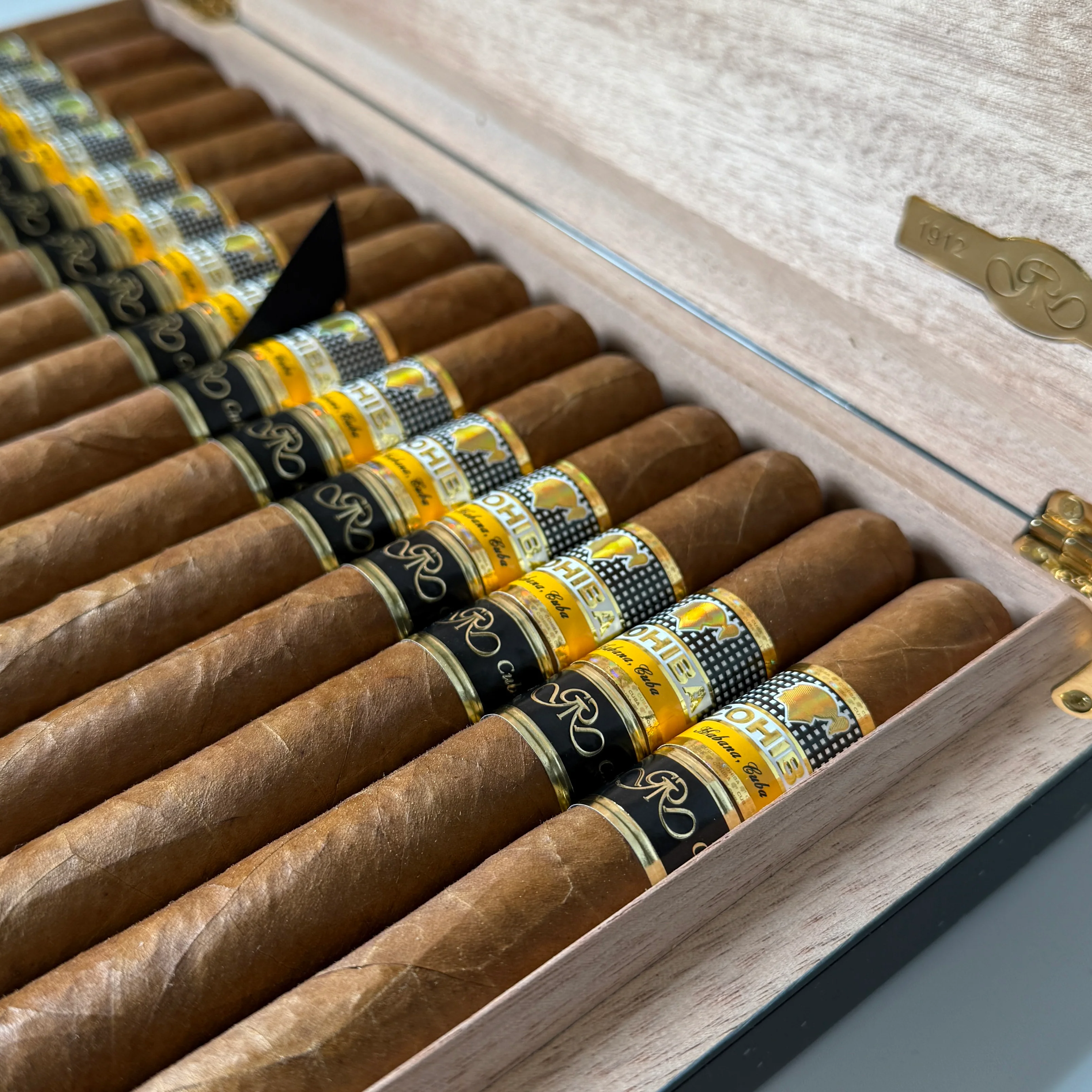 Cohiba Esplendidos Gran Reserva Cosecha 2017 Cigar - Image 3