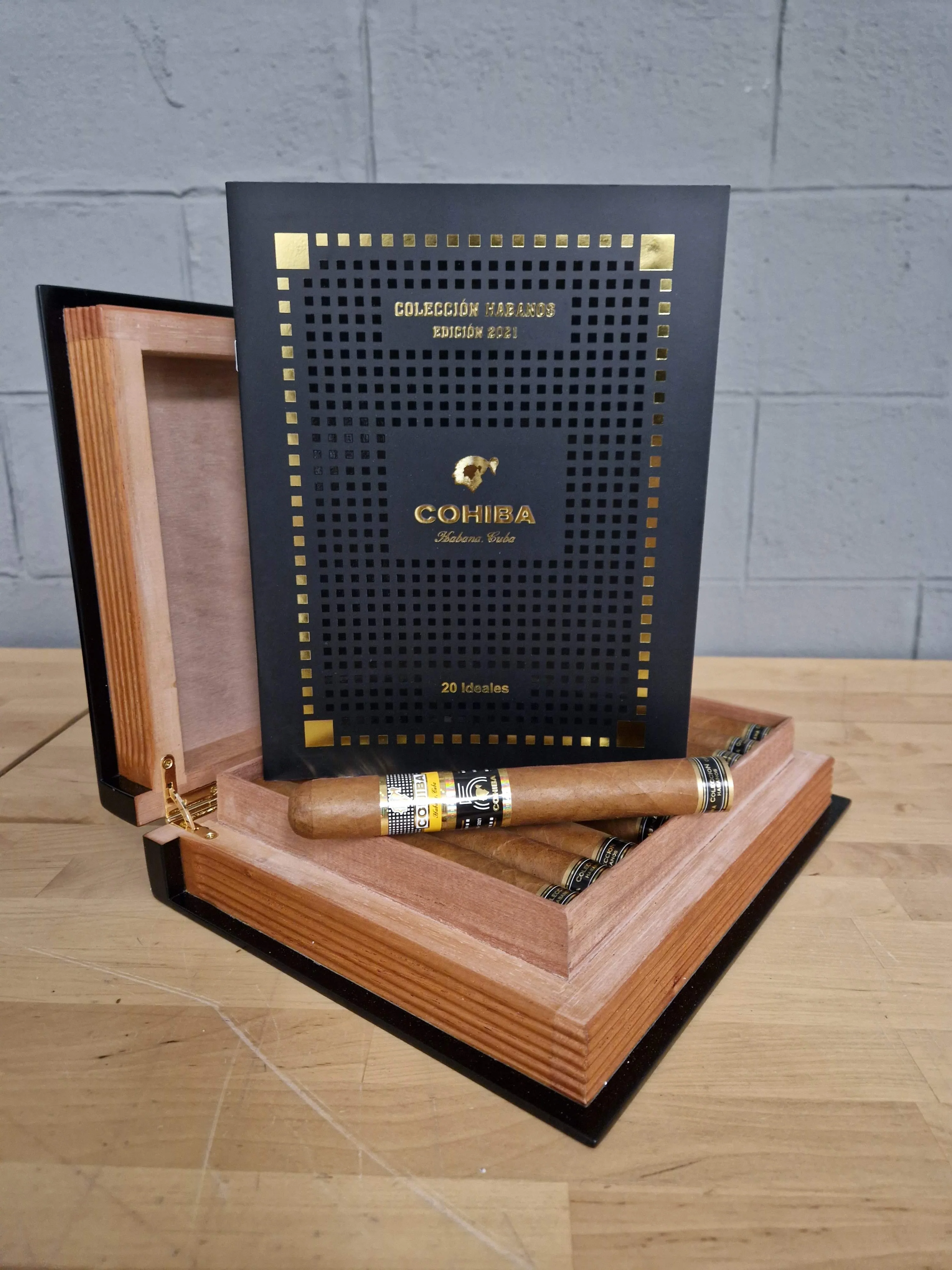 Cohiba Ideales - Colección Habanos Edición 2021 Book - Image 3
