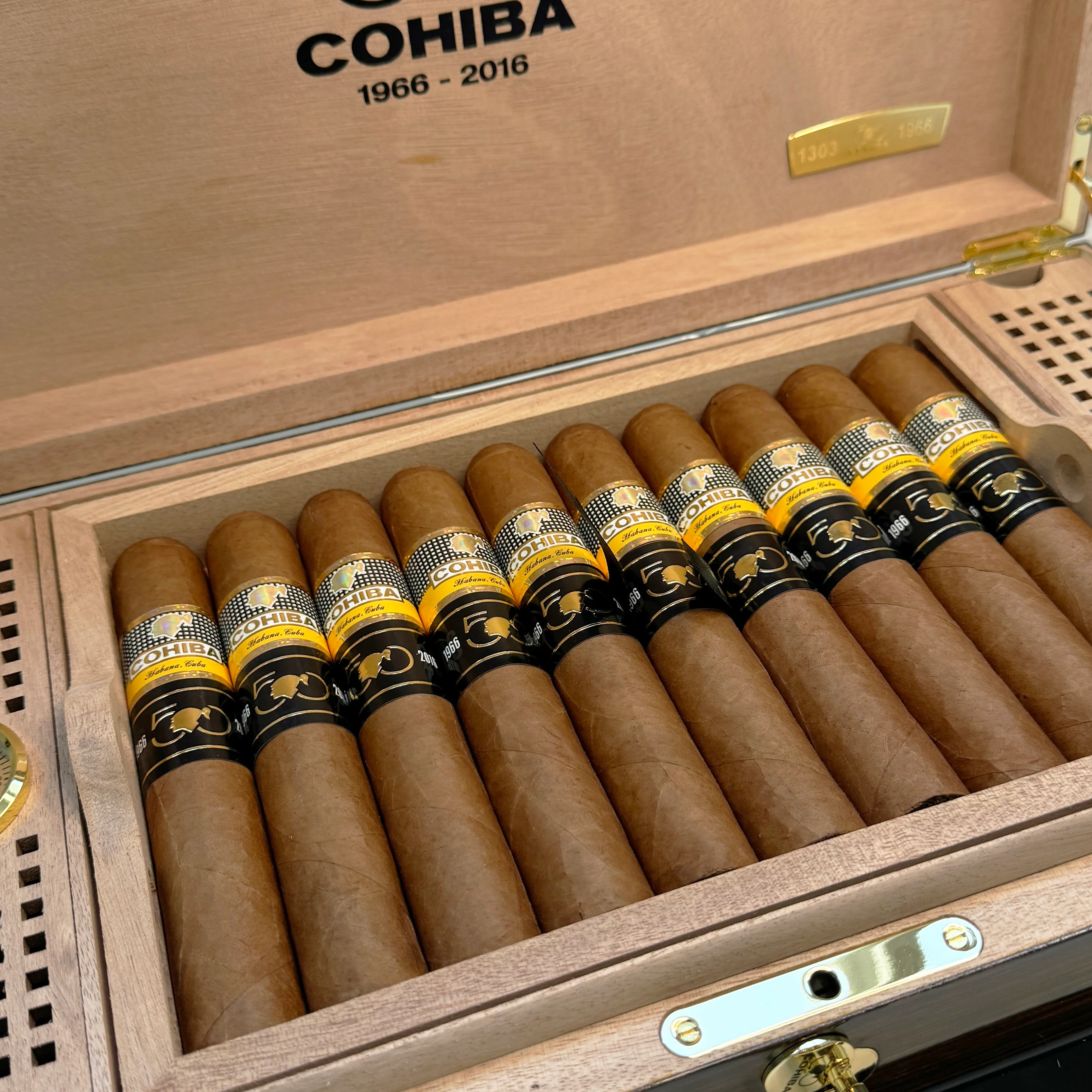 Cohiba Majestuosos 1966 - 50 Aniversario Humidor - Image 5