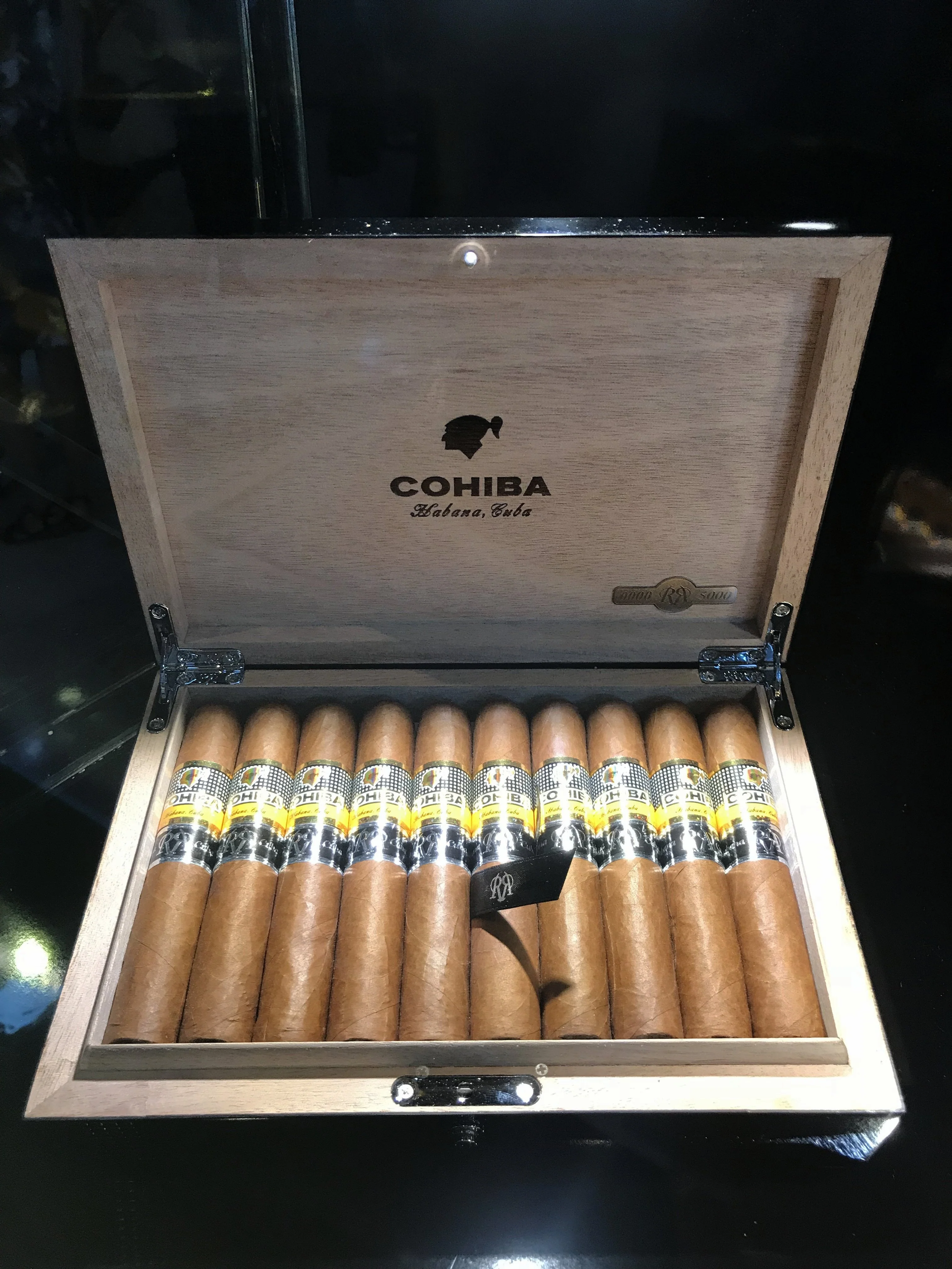 Cohiba Robusto Reserva Cosecha 2014 Cigar - Image 3