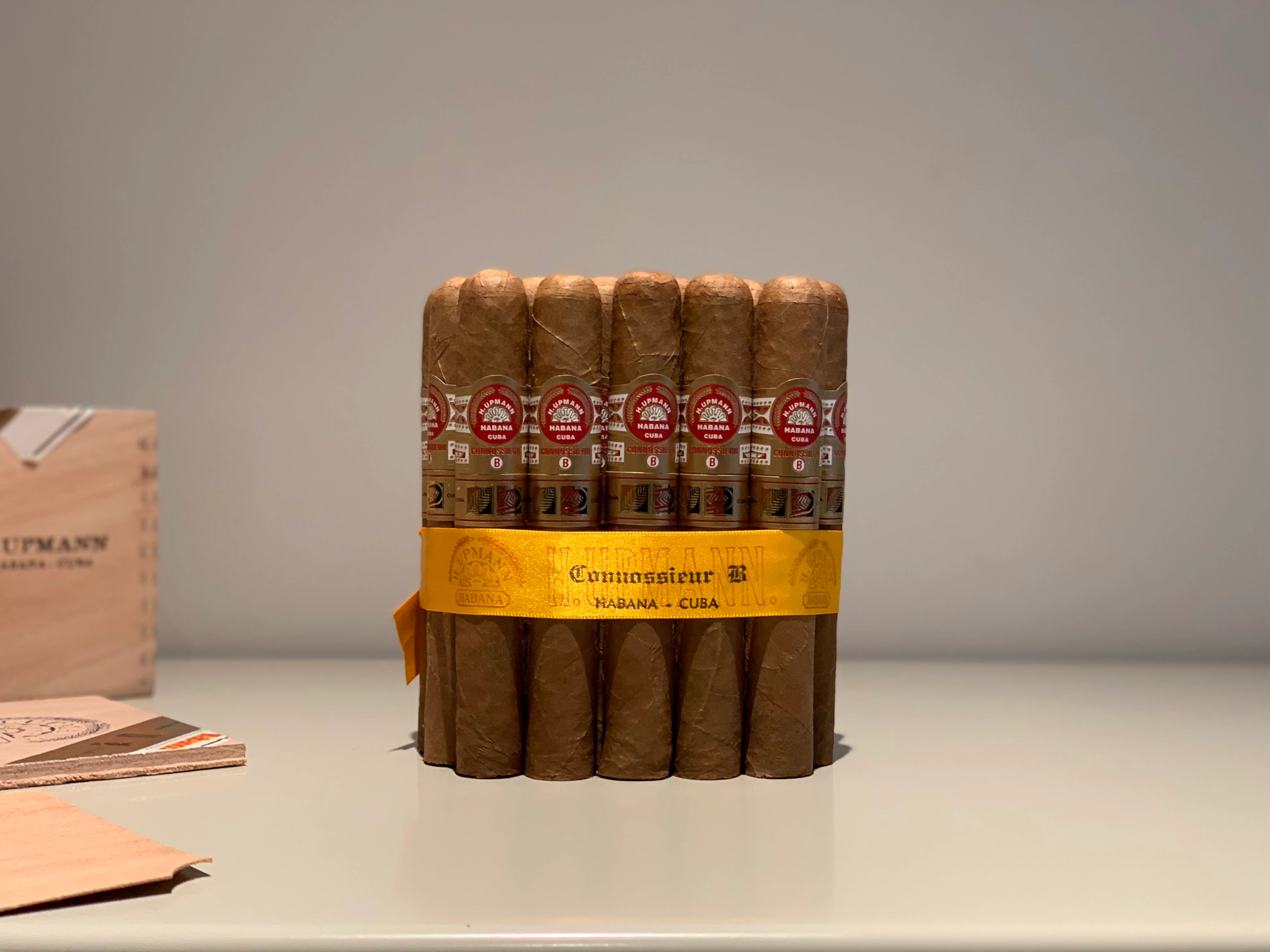 H. Upmann Connossieur B Cigar LCDH - Image 3