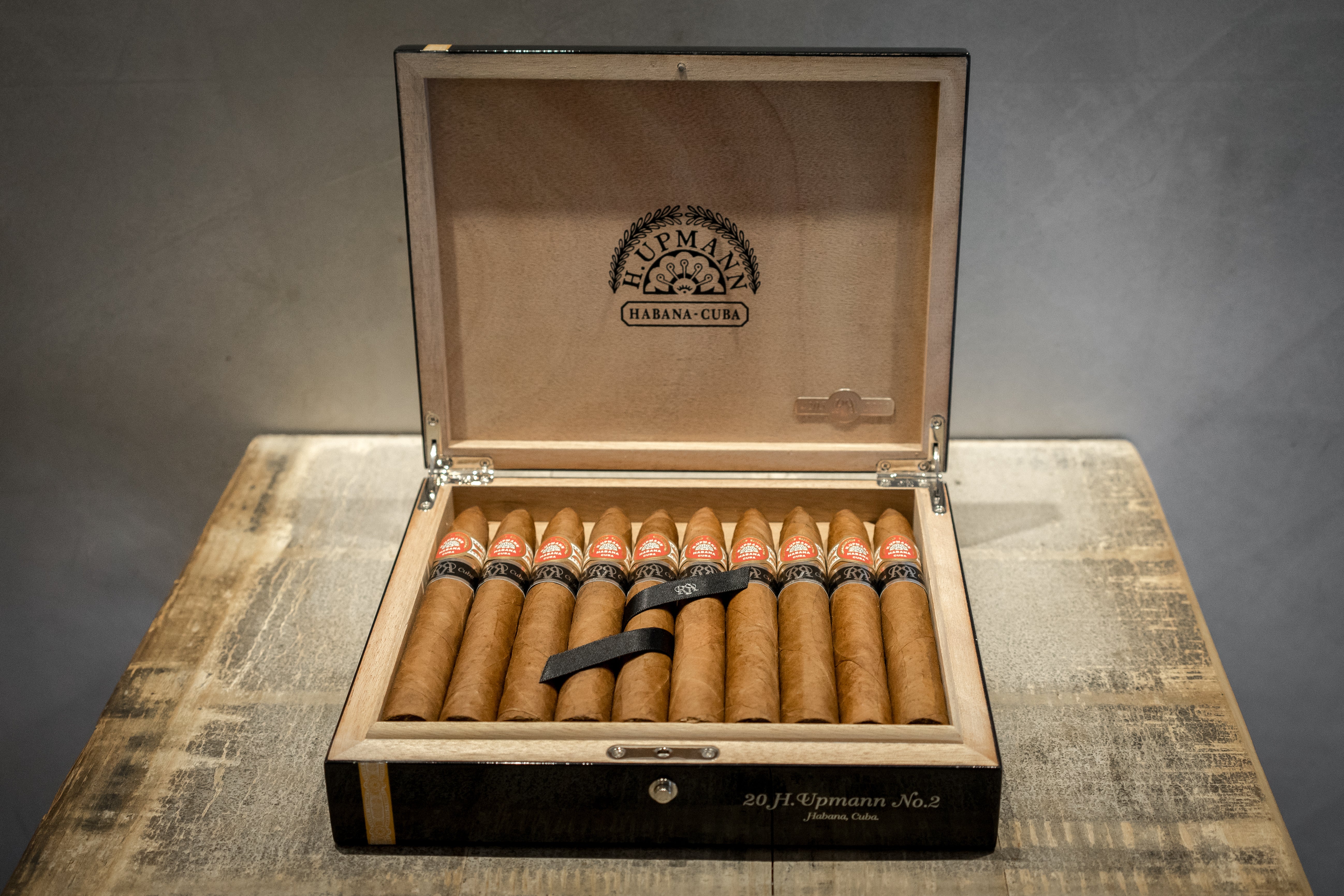 H. Upmann No. 2 Reserva Cosecha 2010 Cigar - Image 3