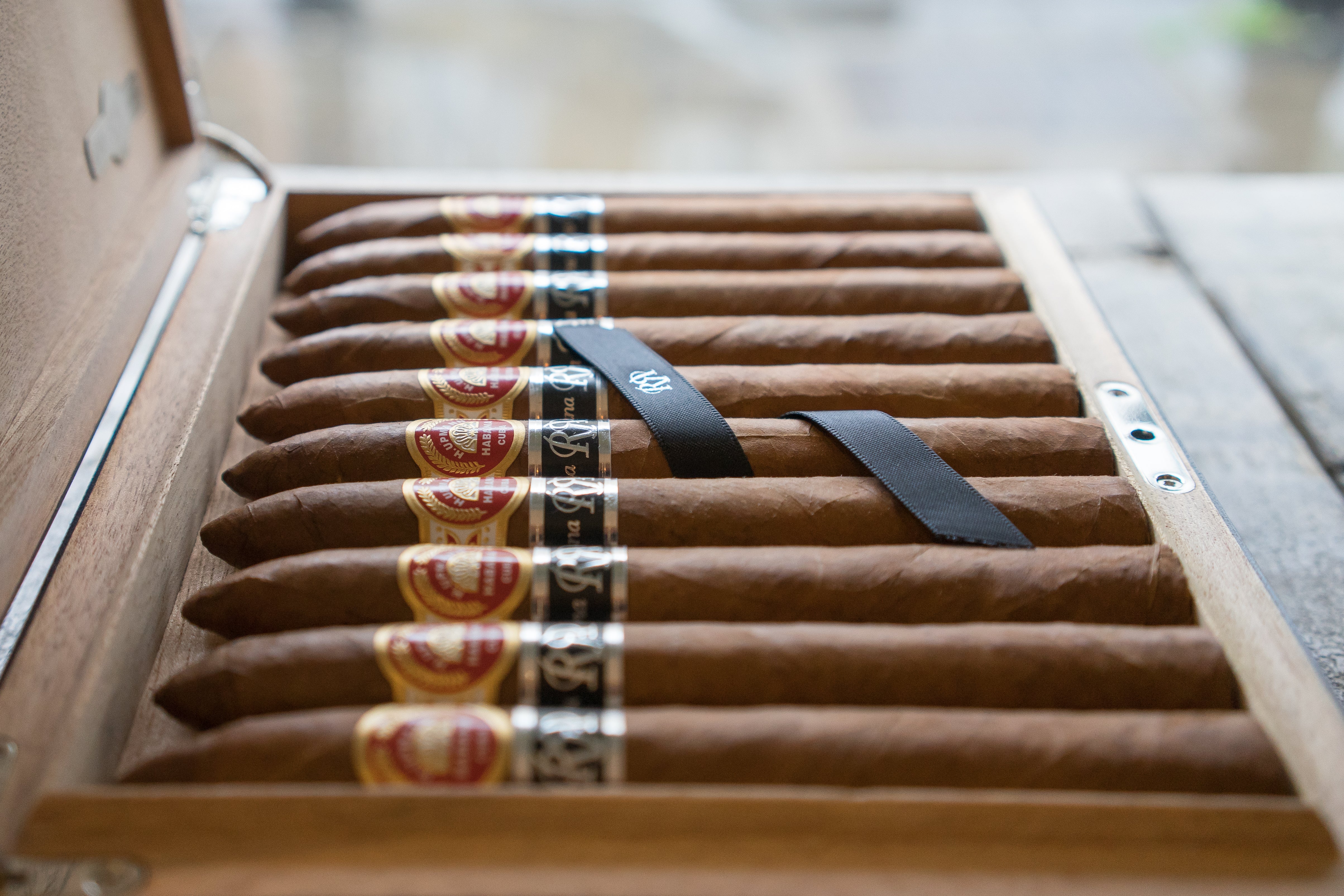 H. Upmann No. 2 Reserva Cosecha 2010 Cigar - Image 5