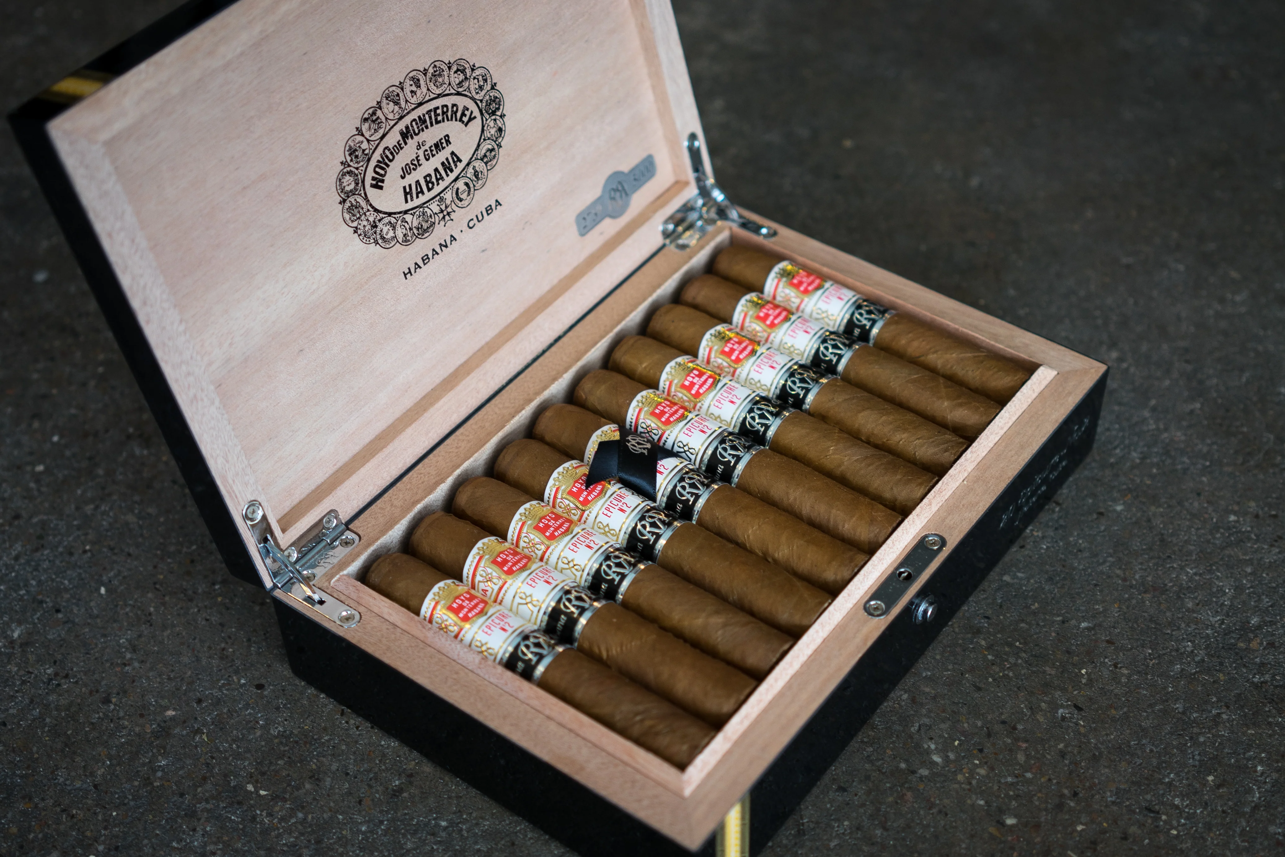 Hoyo de Monterrey Epicure No. 2 Reserva Cosecha 2012 Cigar - Image 3