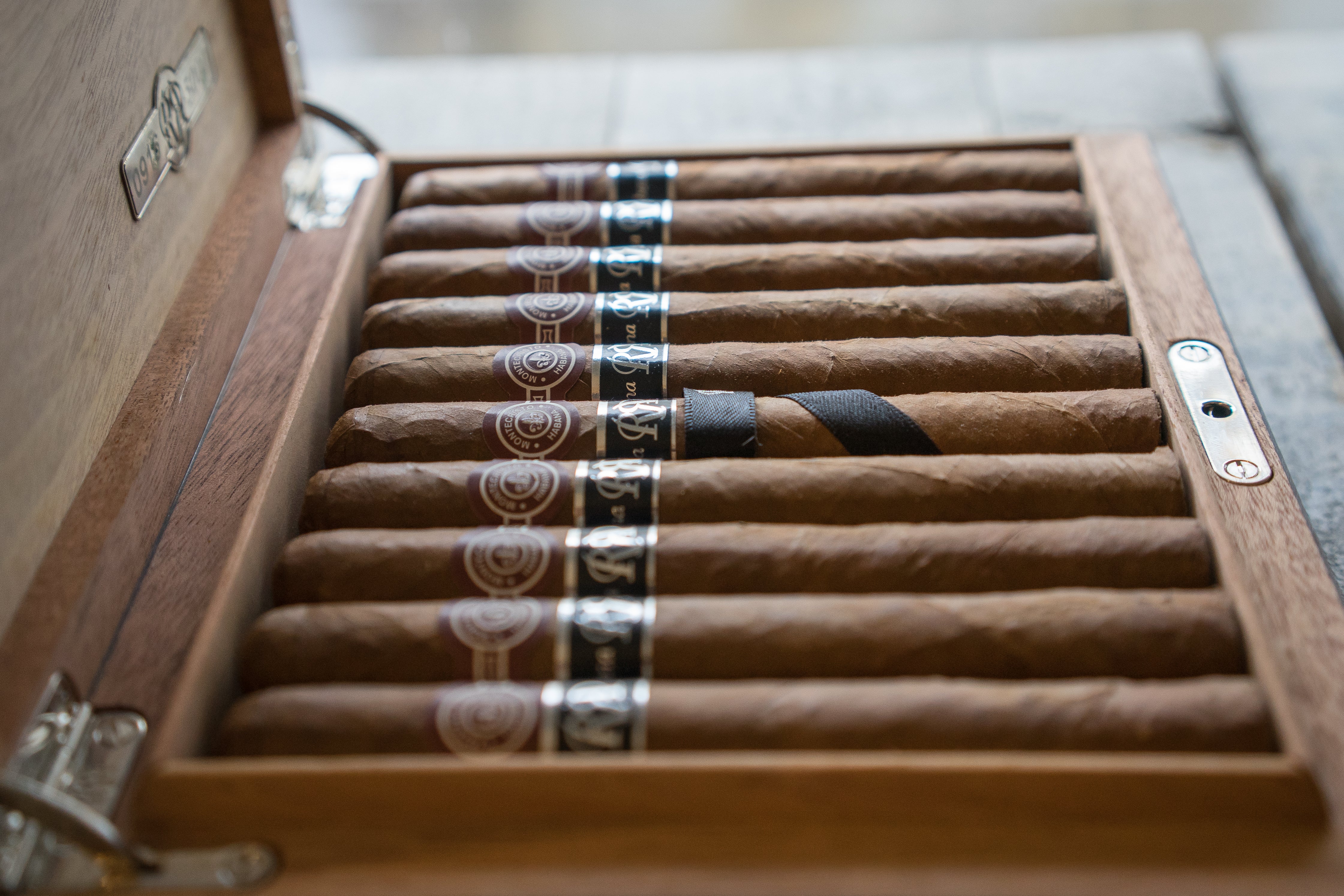 Montecristo No. 4 Reserva Cosecha 2002 Cigar - Image 4