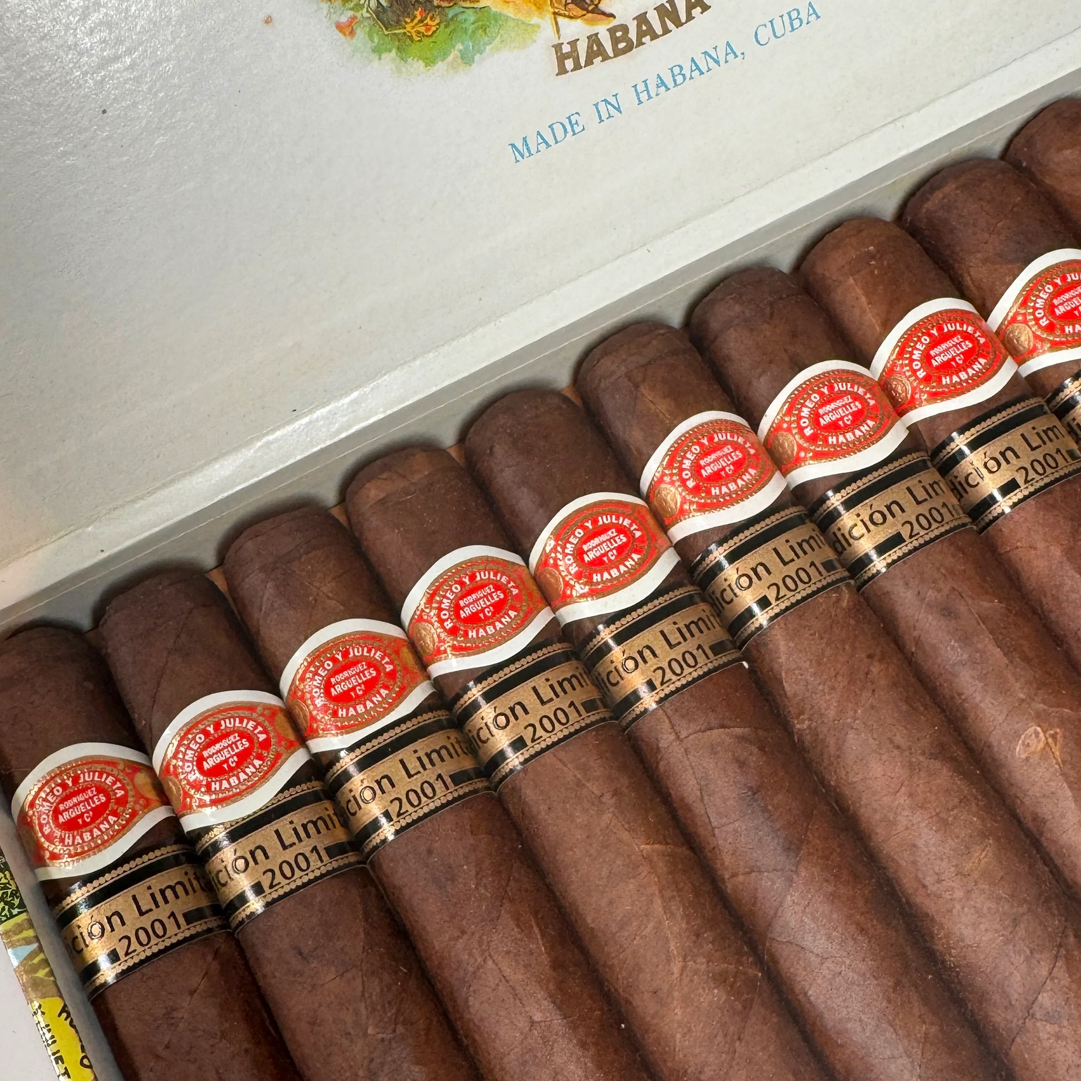 Romeo y Julieta Robustos Edición Limitada 2001 Cigar - Image 5